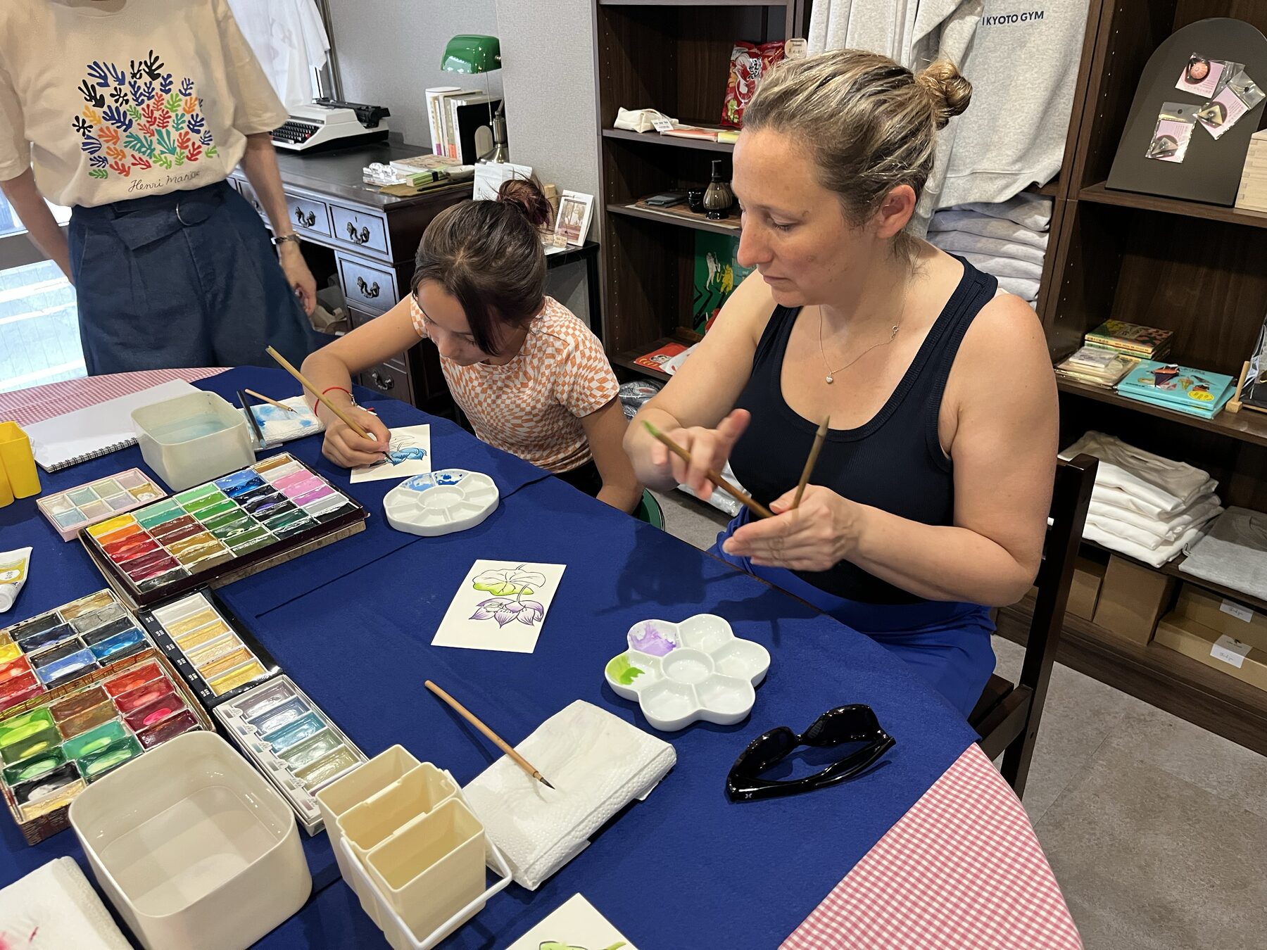 Guests painting Etegami postcards with an instructor at Kyoto Shoten